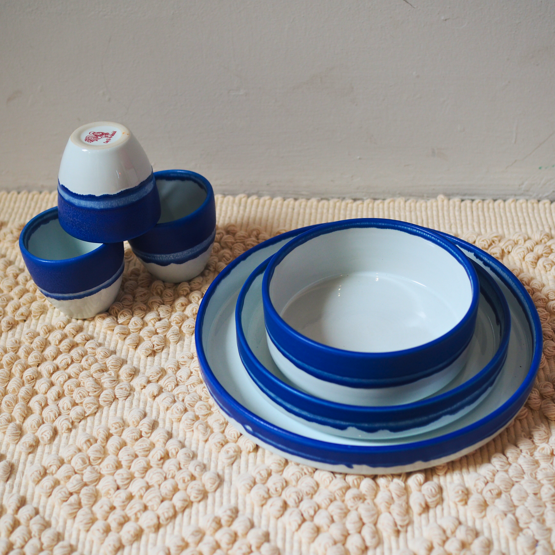 Plates bowls outlet cups